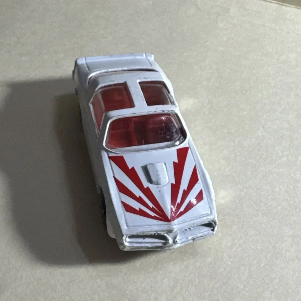 Zee Toys Zylmex Pontiac Firebird T-Top D93 White Red Hood Decal 1:64 Model Car